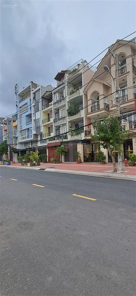 Hiếm, bán lô đất 8m x 20m đường rộng 30m vỉ hè 6m ngay parc mall cao lỗ quận 8