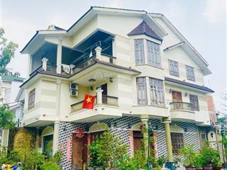 Biệt thự giảm sốc 2 tỷ 9m x 20m 4 tầng lô góc kdc bình hưng cạnh pegasuite quận 8
