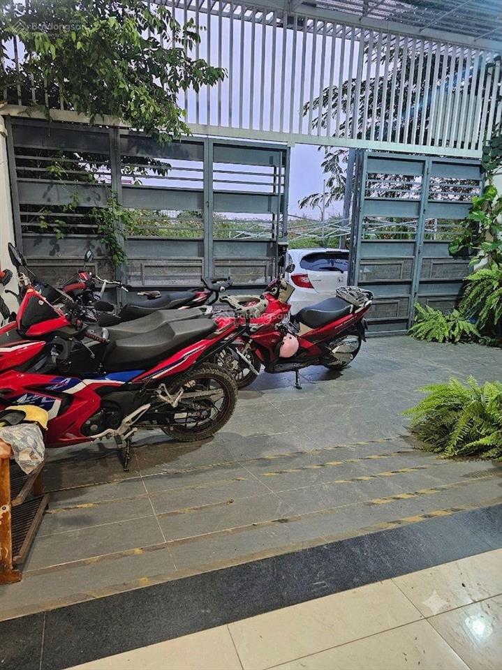 Gấp bán nhà 7 x 20, 4 tầng đẹp như mơ gần bến xe quận 8