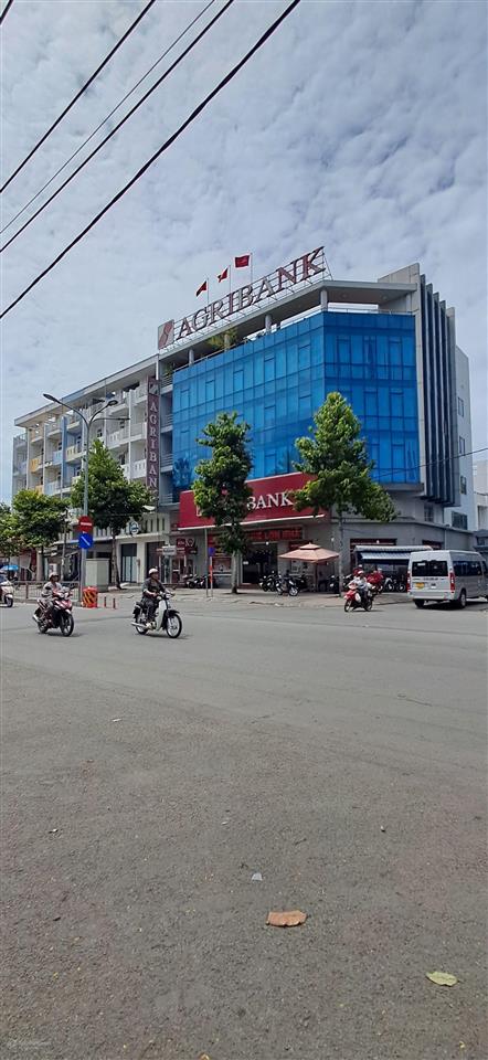 Chủ ngộp quá rẻ nhà mặt tiền 3 tầng 8 tỷ 8. ngay trường học tạ quang bửu quận 8
