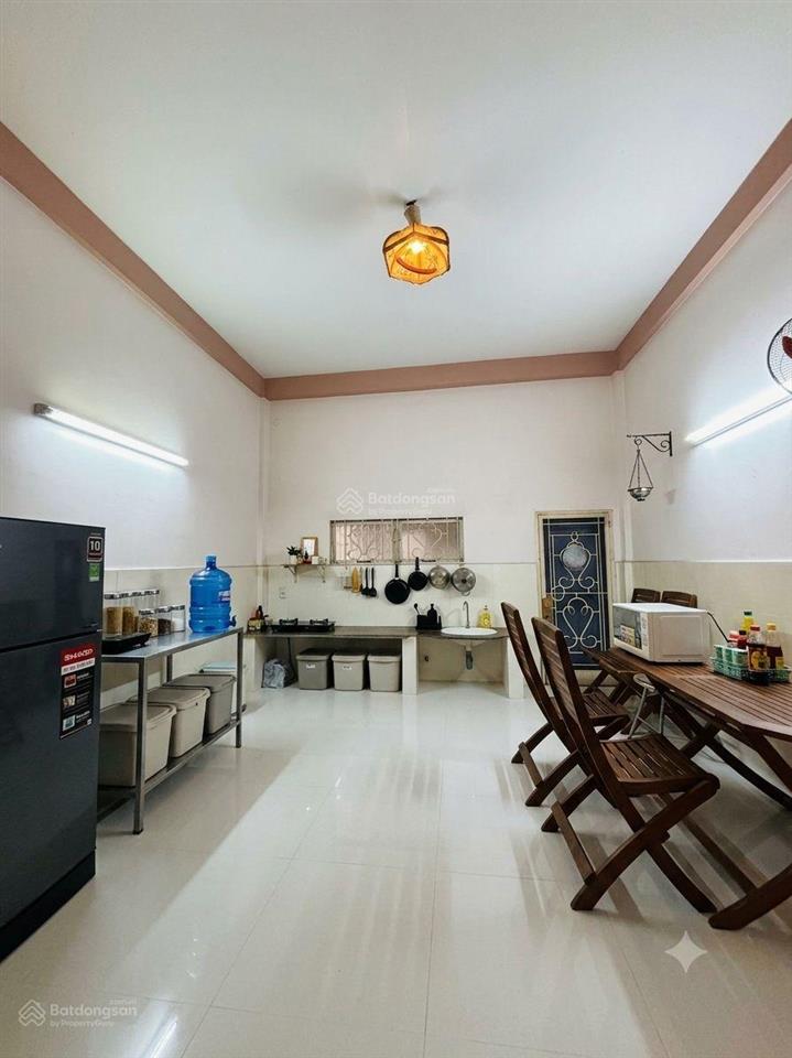 Chủ ngộp quá rẻ nhà mặt tiền 3 tầng 8 tỷ 8. ngay trường học tạ quang bửu quận 8