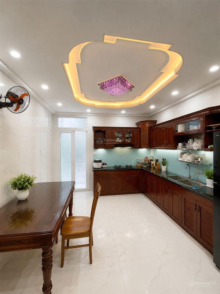 Chủ ngộp, bán nhà 5 tầng đẹp lung linh, xe hơi đổ cửa ngay tt quận 8.
