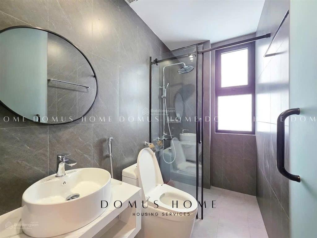Cho thuê chdv studio ban công fnt cao cấp mg riêng giá rẻ gần đh tdtrmit dễ đi lotte sát q4q1q8