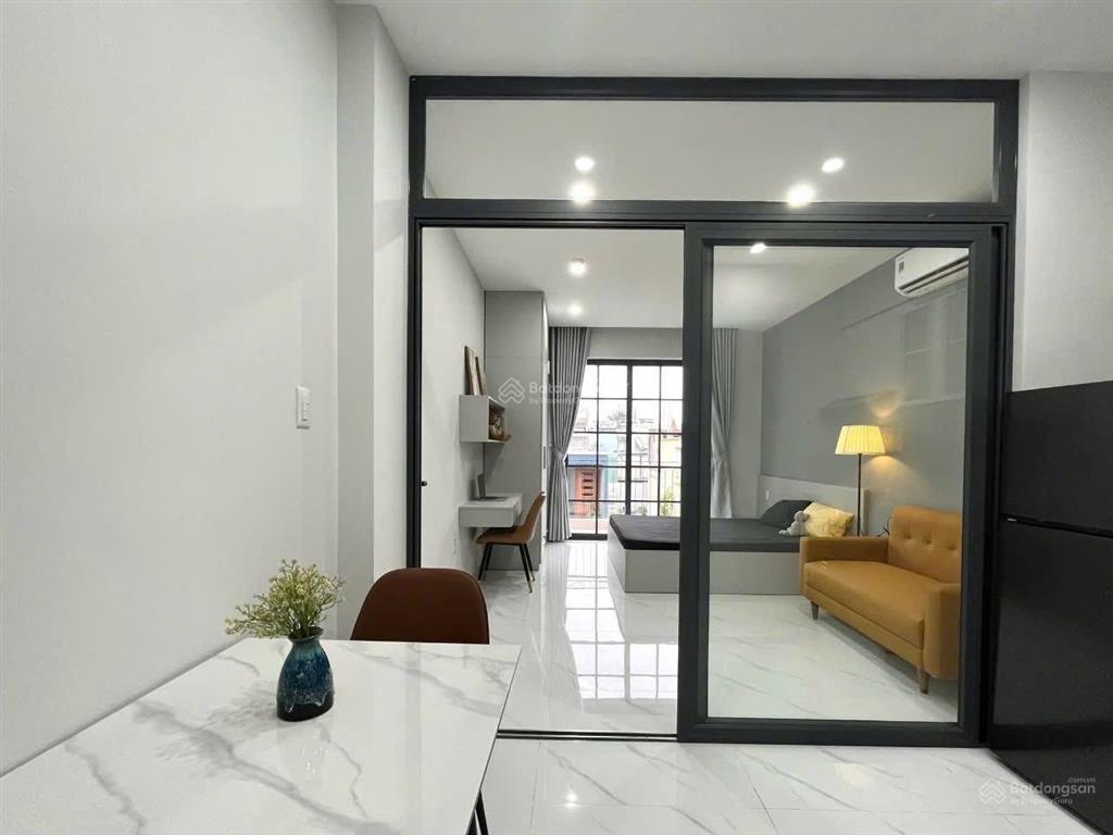 Cho thuê chdv 1pn ban công to fnt cao cấp mg riêng gần đh tđtrmit sát lottevivo dễ đi q1q4q8