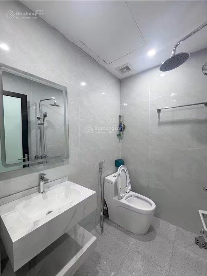 Căn hộ khép kín bát khối  cổ linh 4,5tr, full đồ, ban công thoáng sáng