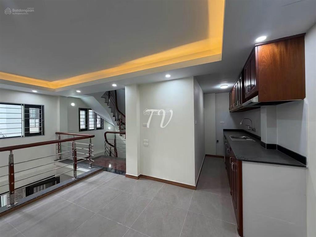 Nguyên căn tư đình  cổ linh 6 tầng thang máy chỉ 14tr, ô tô tránh, phù hợp ở, văn phòng, hội nhóm