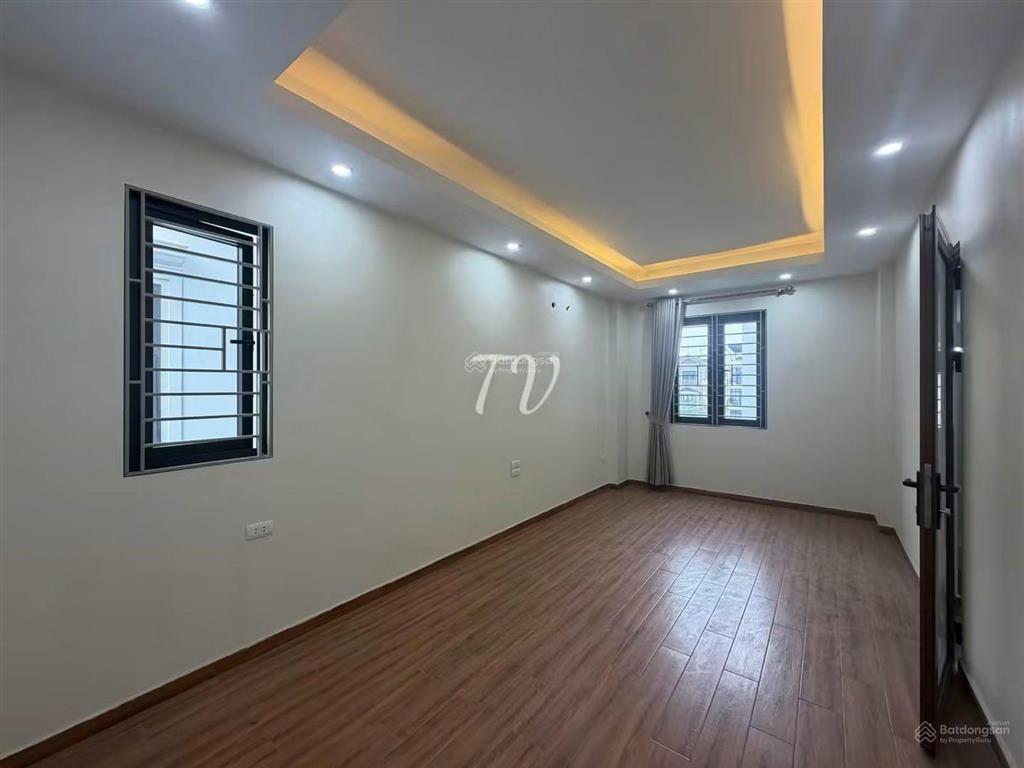 Nguyên căn tư đình  cổ linh 6 tầng thang máy chỉ 14tr, ô tô tránh, phù hợp ở, văn phòng, hội nhóm