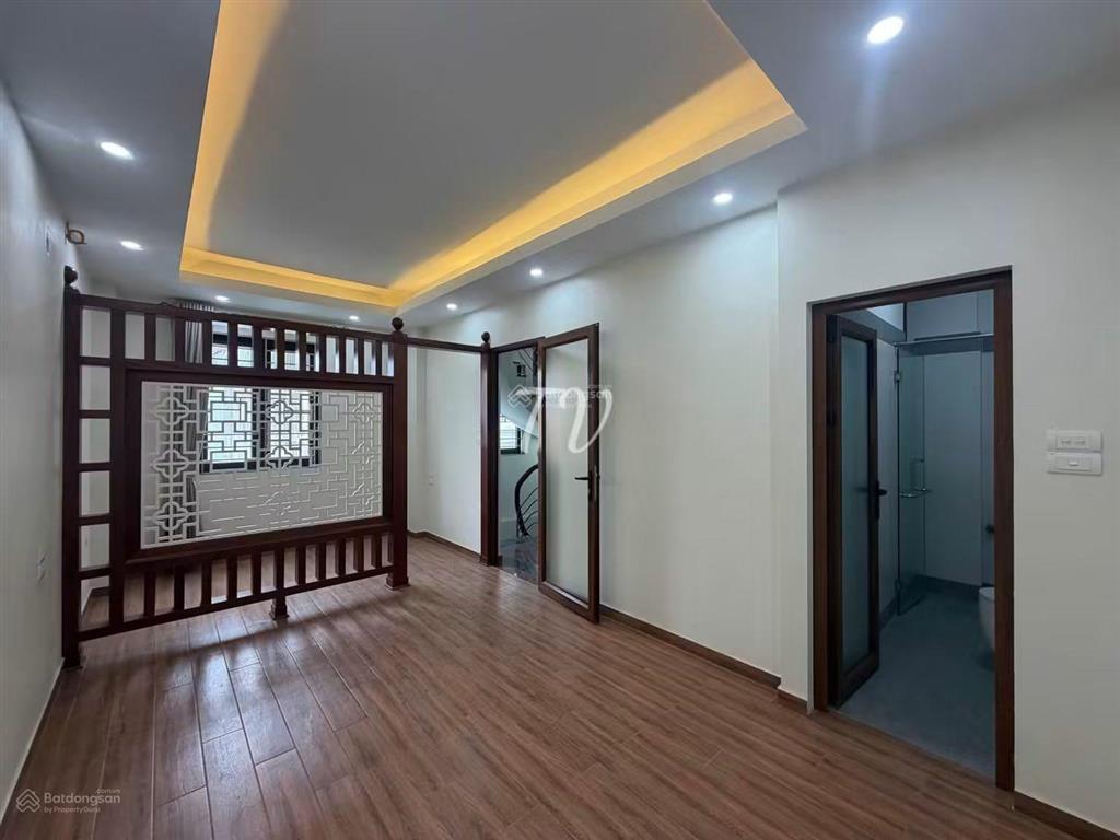 Nguyên căn tư đình  cổ linh 6 tầng thang máy chỉ 14tr, ô tô tránh, phù hợp ở, văn phòng, hội nhóm