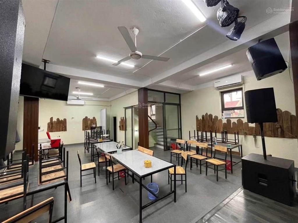 Cho thuê  sang nhượng quán nhậu cự khối  hoa động chỉ 20tr khi thuê, mặt phố, ô tô tránh
