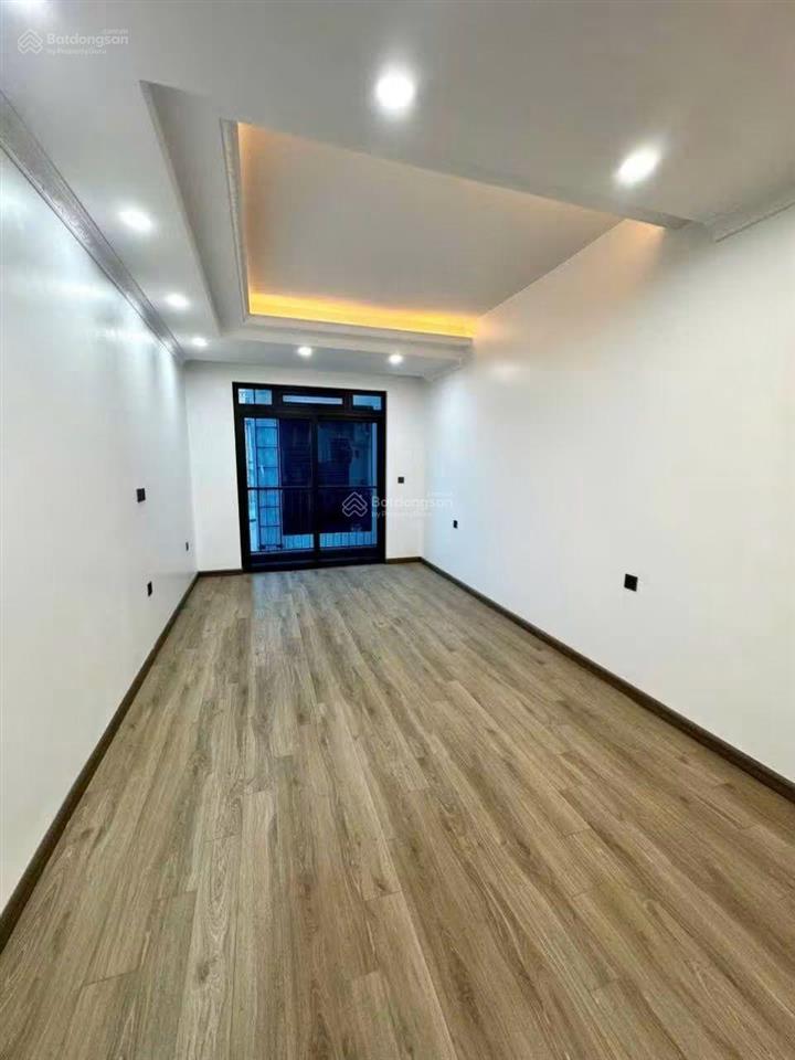 Nguyên căn tư đình  bát khối chỉ 10tr, nhà 5 tầng, 3pn ở hộ gđ cực hợp, ô tô đỗ cổng