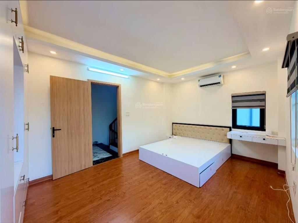Nguyên căn 12tr phố tư đình  bát khối, nhà 6 tầng, ô tô qua. ở kinh cực đỉnh.