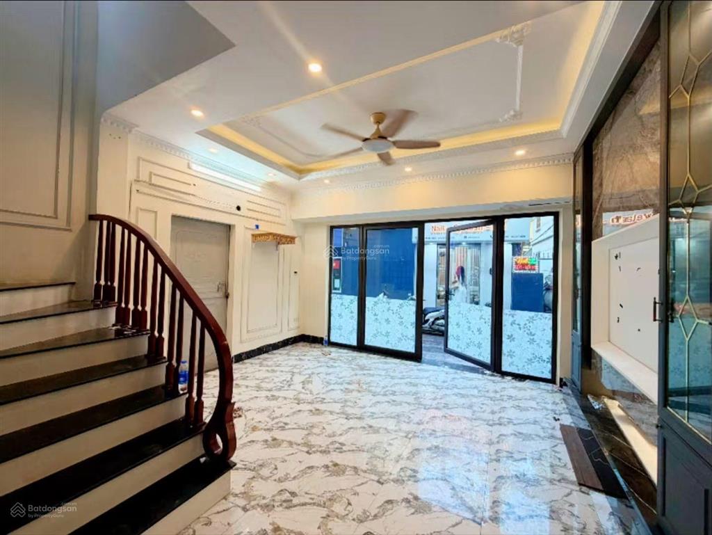 Nguyên căn 12tr phố tư đình  bát khối, nhà 6 tầng, ô tô qua. ở kinh cực đỉnh.