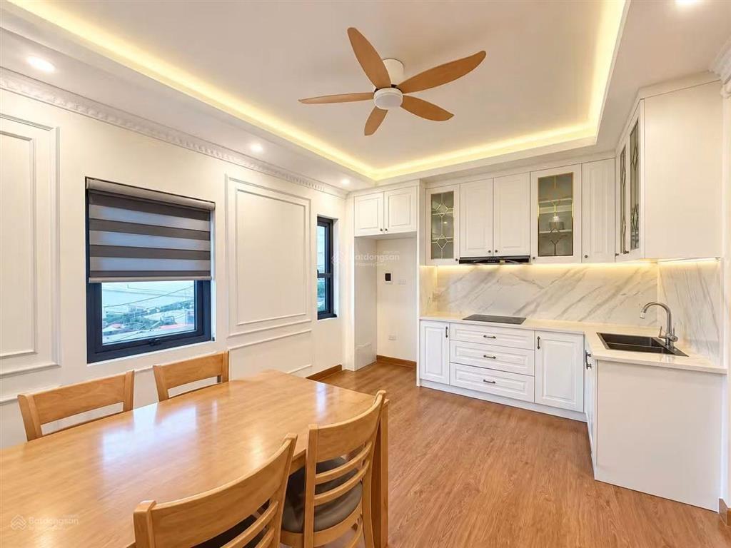 Nguyên căn 12tr phố tư đình  bát khối, nhà 6 tầng, ô tô qua. ở kinh cực đỉnh.