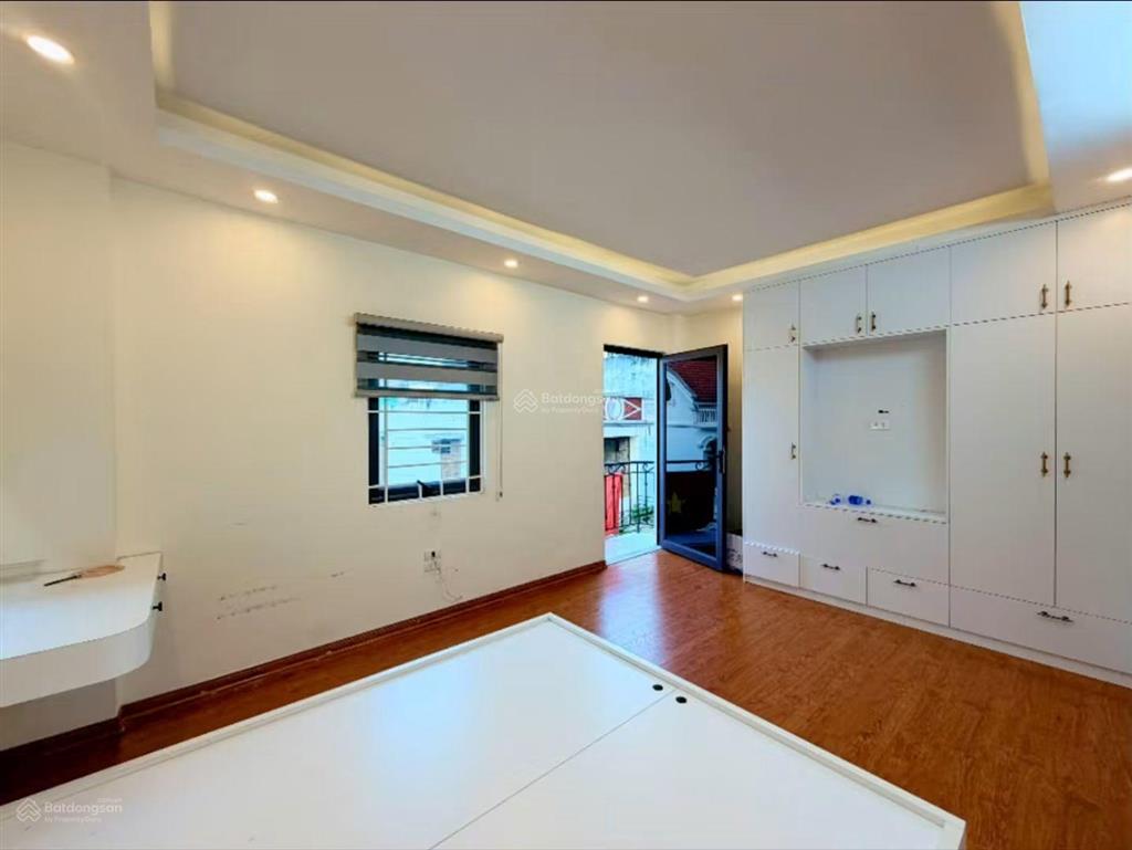 Nguyên căn 12tr phố tư đình  bát khối, nhà 6 tầng, ô tô qua. ở kinh cực đỉnh.