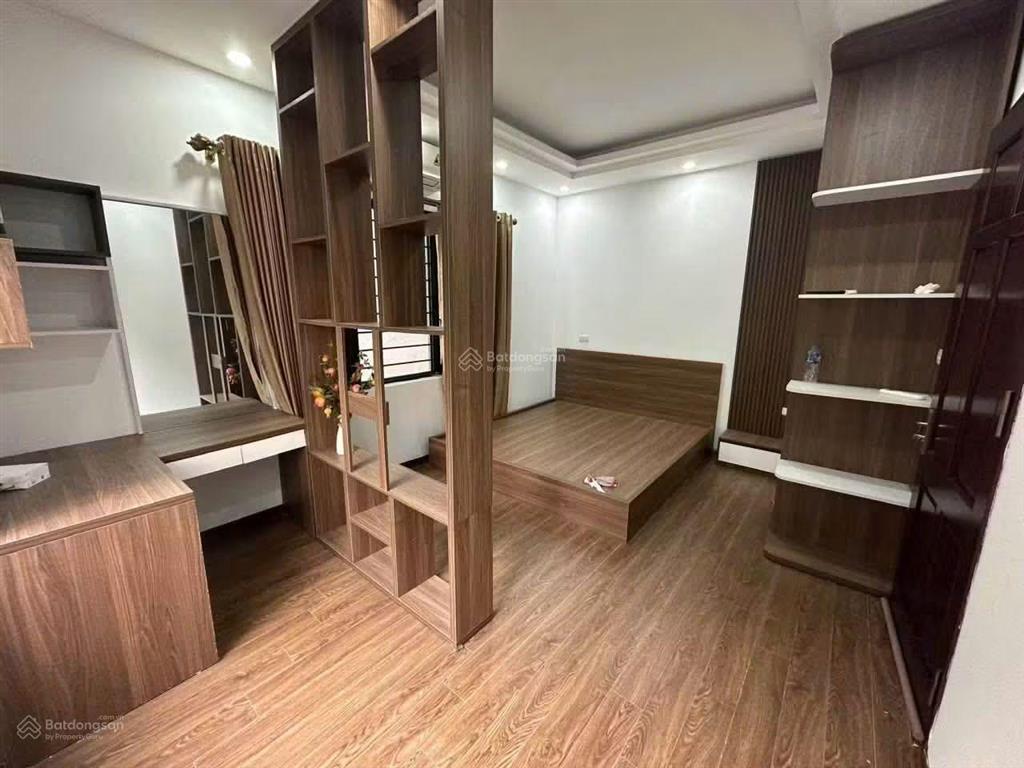 Nguyên căn cổ linh, phố trạm chỉ 10tr, 3pn, nhà thoáng, lô góc vài bước ra ô tô tránh