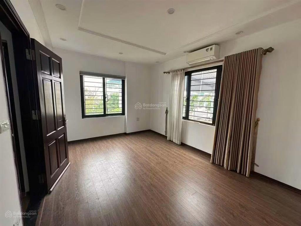 Nguyên căn cổ linh, phố trạm chỉ 10tr, 3pn, nhà thoáng, lô góc vài bước ra ô tô tránh