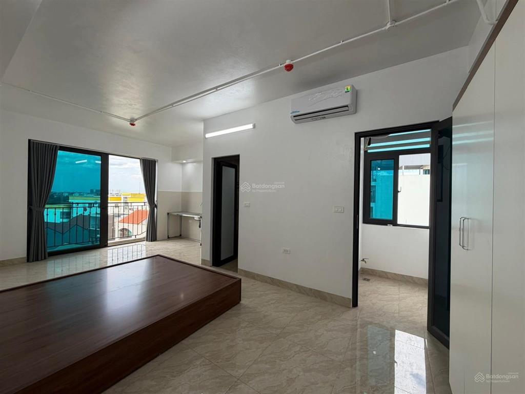 Căn hộ dịch vụ bát khối  cự khối  hoa động chỉ 4.5tr, ô tô đỗ cửa, gần chợ