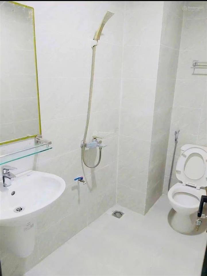 Căn hộ dịch vụ bát khối  cự khối  hoa động chỉ 4.5tr, ô tô đỗ cửa, gần chợ