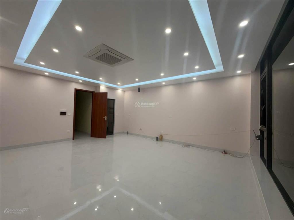 Mbkd chỉ 5.5tr, tầng 2 phố bát khối  cự khối  thạch bàn, dt 40m2, phù hợp làm vp, trung tâm