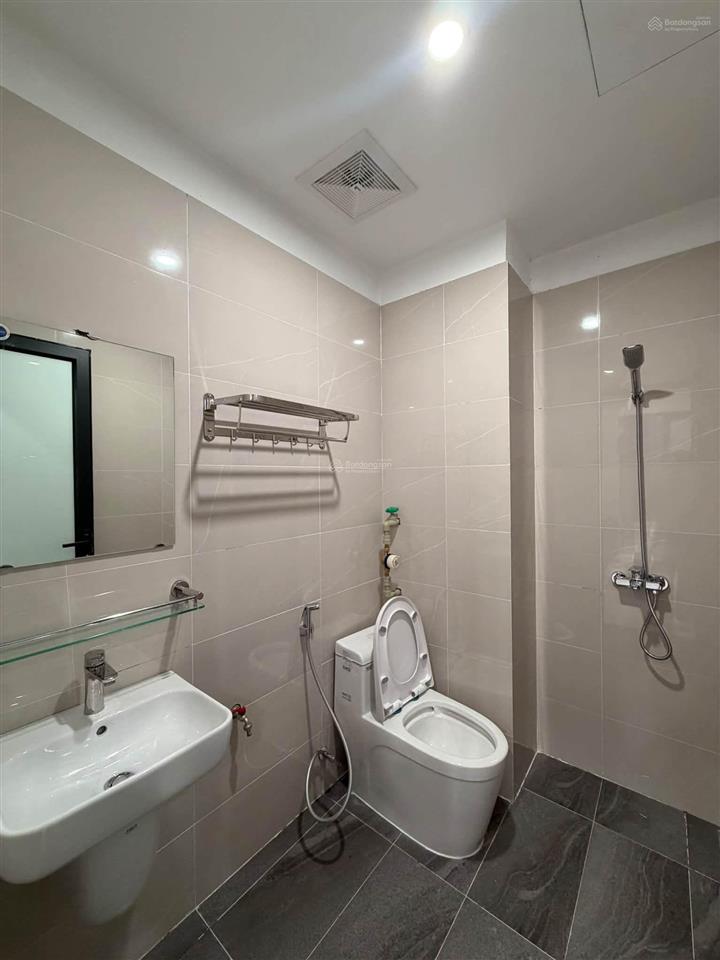 Mbkd chỉ 5.5tr, tầng 2 phố bát khối  cự khối  thạch bàn, dt 40m2, phù hợp làm vp, trung tâm