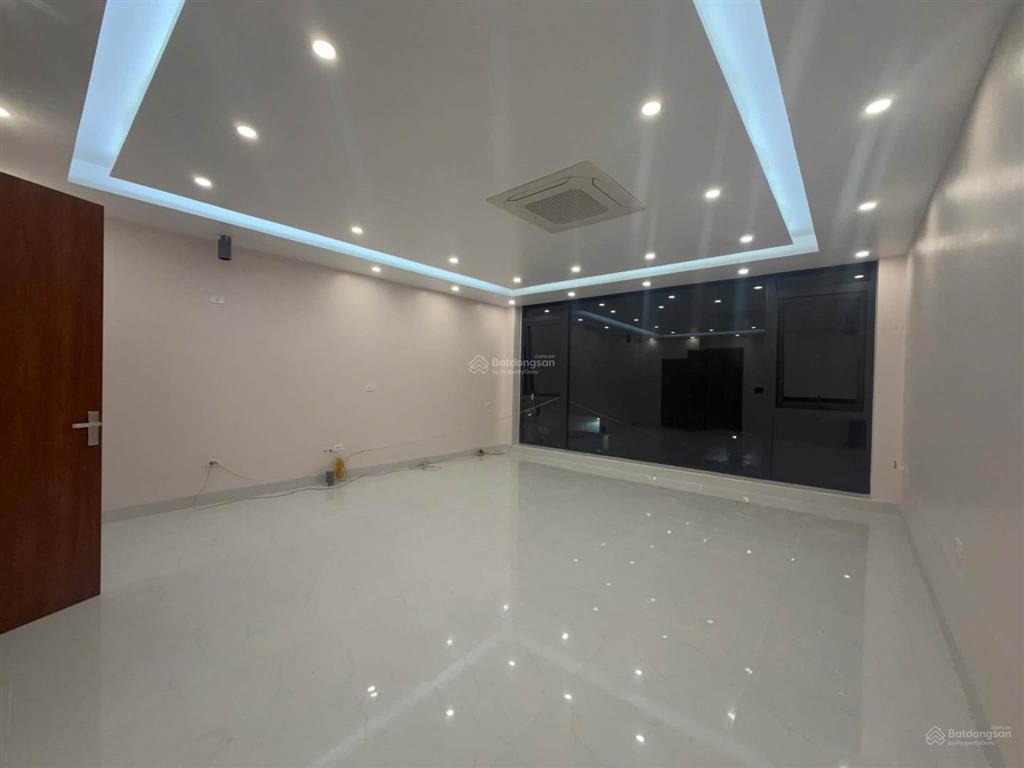 Mbkd chỉ 5.5tr, tầng 2 phố bát khối  cự khối  thạch bàn, dt 40m2, phù hợp làm vp, trung tâm