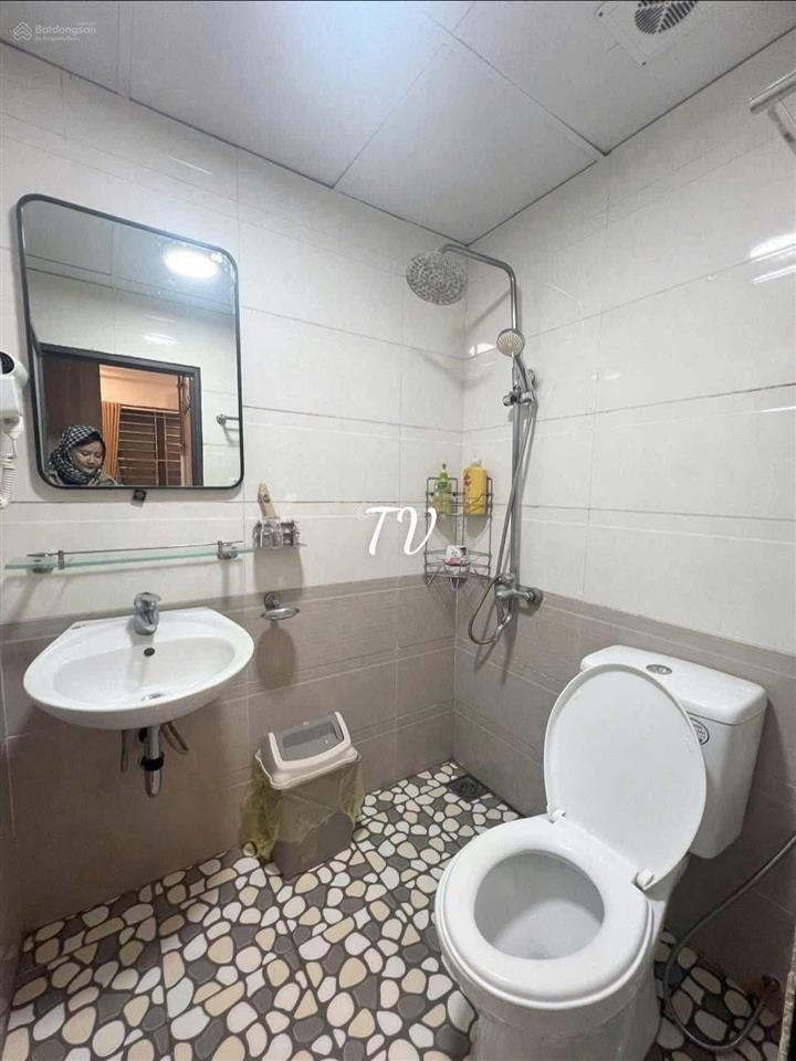 Căn hộ khép kín hoa lâm  việt hưng chỉ 4.5tr, thang máy, miễn phí dv