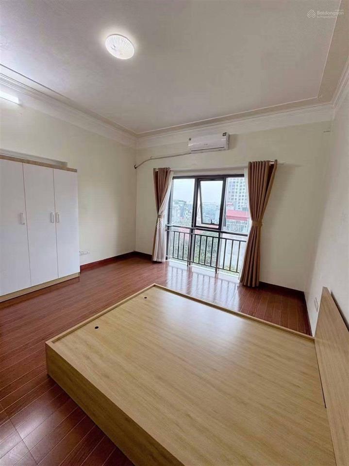 Căn hộ khép kín cổ linh  phố trạm chỉ 4.2tr, ban công thoáng sáng, thang máy, ô tô đỗ ngày đêm.