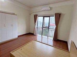 Căn hộ khép kín cổ linh  phố trạm chỉ 4.2tr, ban công thoáng sáng, thang máy, ô tô đỗ ngày đêm.