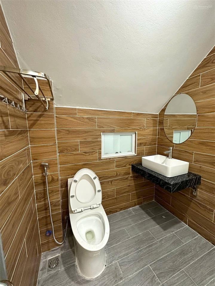 Studio nguyễn sơn chỉ 4,5tr, full đồ, đối diện đoàn bay, ban công thoáng sáng