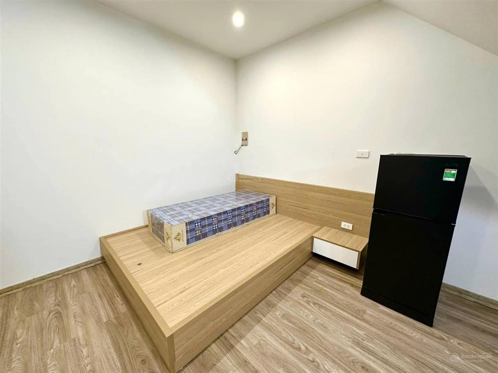 Studio nguyễn sơn chỉ 4,5tr, full đồ, đối diện đoàn bay, ban công thoáng sáng