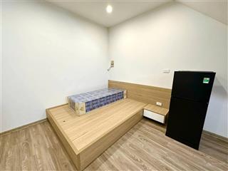 Studio nguyễn sơn chỉ 4,5tr, full đồ, đối diện đoàn bay, ban công thoáng sáng