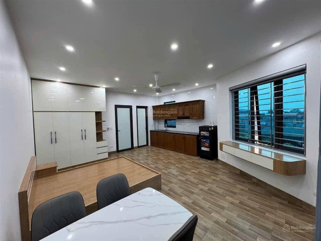Căn hộ studio tư đình  cổ linh dt 50m2, chỉ 5.5tr, full đồ, ban công thoáng, gần chợ trường.