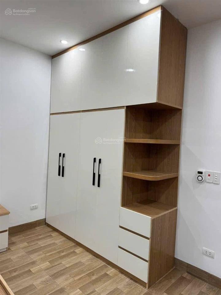 Căn hộ studio tư đình  cổ linh dt 50m2, chỉ 5.5tr, full đồ, ban công thoáng, gần chợ trường.