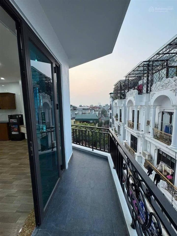 Căn hộ studio tư đình  cổ linh dt 50m2, chỉ 5.5tr, full đồ, ban công thoáng, gần chợ trường.
