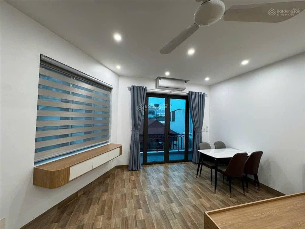 Căn hộ studio tư đình  cổ linh dt 50m2, chỉ 5.5tr, full đồ, ban công thoáng, gần chợ trường.