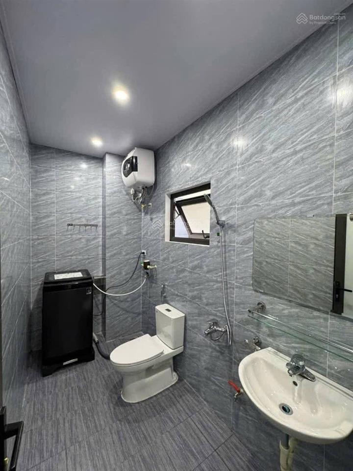 Căn hộ studio tư đình  cổ linh dt 50m2, chỉ 5.5tr, full đồ, ban công thoáng, gần chợ trường.