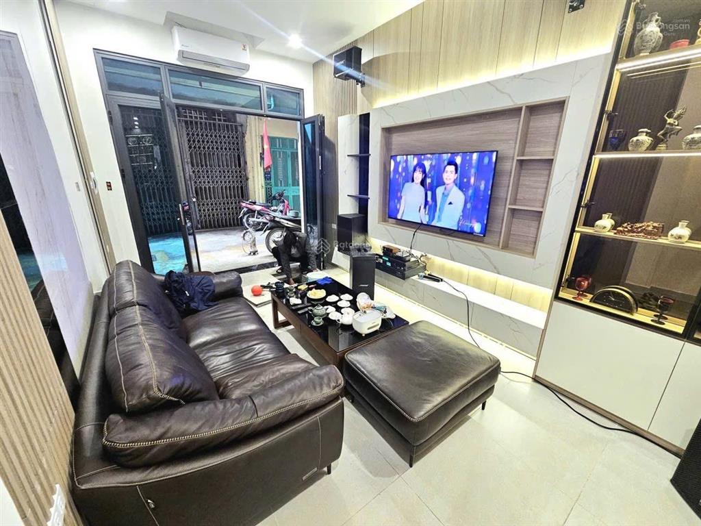 Bán gấp 42m2 , xây 4t lê trọng tấn nhà mới ngõ thông oto vào nhà giá 15,5 tỷ thanh xuân