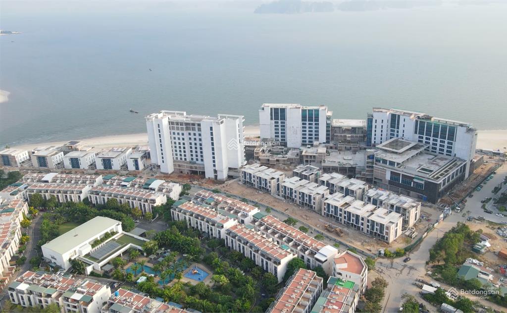 Lotus residences hạ long. căn góc 2 mặt đường 3 mặt thoáng, đối diện bể bơi, ở tuyệt vời