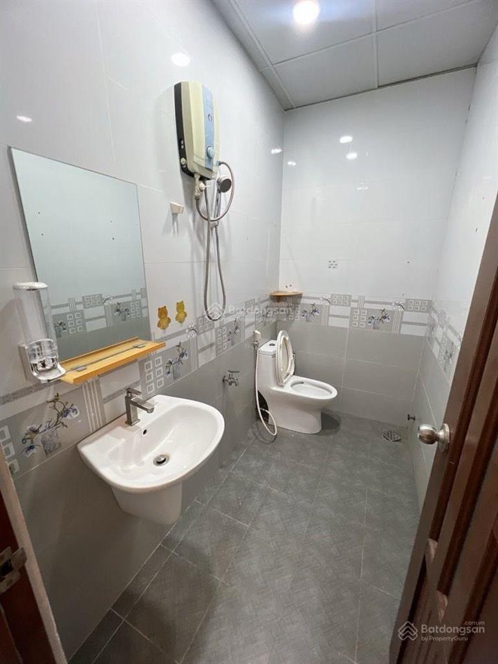 Tân phú  cách 2 căn ra mặt tiền  hoàn công đủ  nở hậu 4m tài lộc