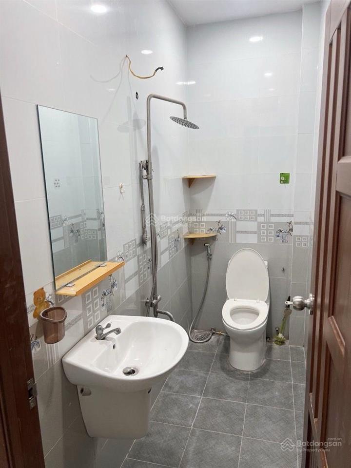 Tân phú  cách 2 căn ra mặt tiền  hoàn công đủ  nở hậu 4m tài lộc