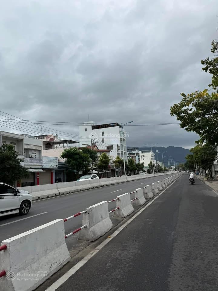 Chính chủ cần bán bán đất mặt tiền nguyễn tất thành nha trang