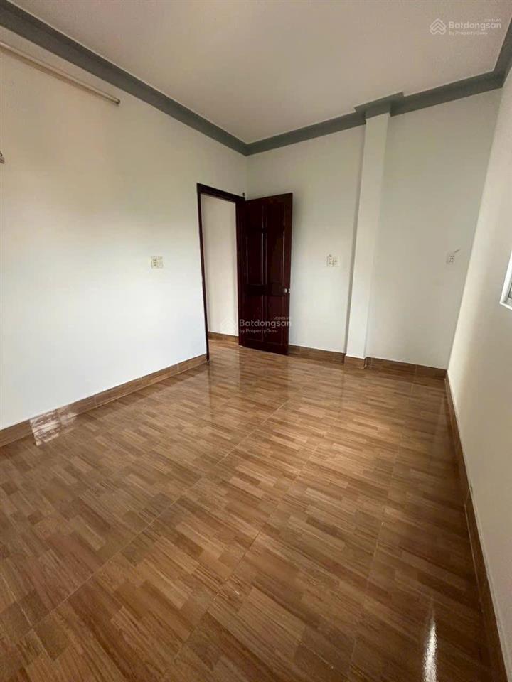 Nhà đẹp 4*9,5m nữ dân công 1trệt 1 lửng 1 lầu 2pn 2wc  0762 717 ***