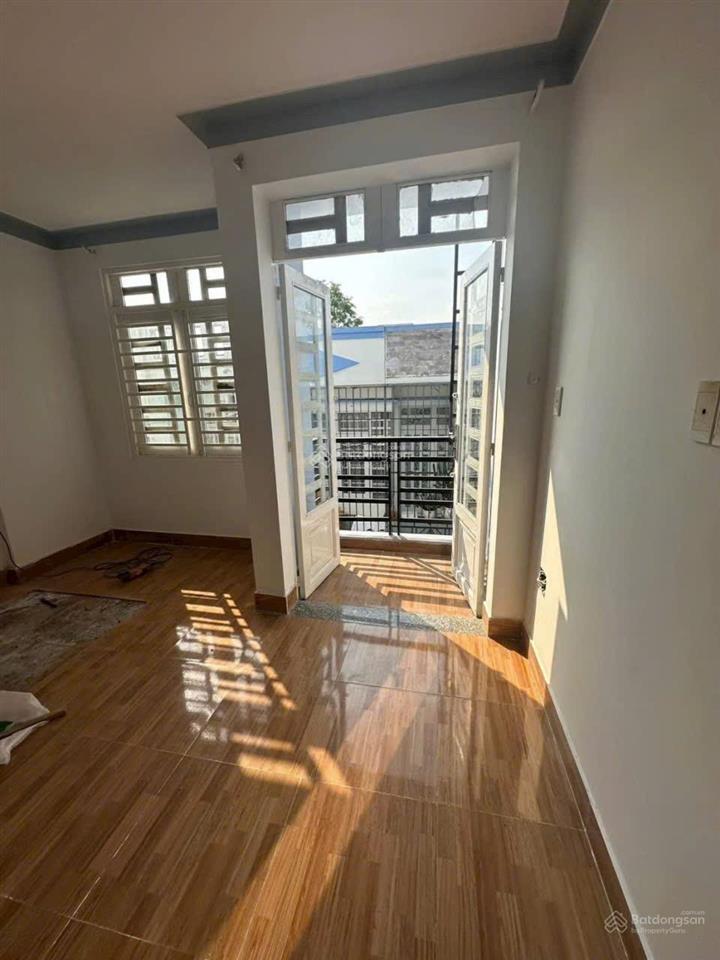 Nhà đẹp 4*9,5m nữ dân công 1trệt 1 lửng 1 lầu 2pn 2wc  0762 717 ***