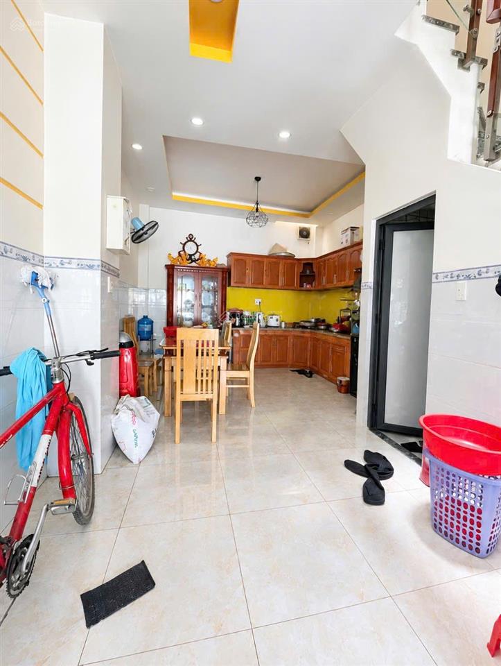 Nhà đẹp shr 4*13m chợ nữ dân công 4pn hẻm 7m thông  0762 717 ***