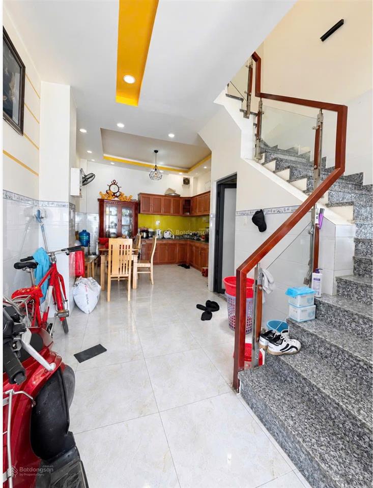 Nhà đẹp shr 4*13m chợ nữ dân công 4pn hẻm 7m thông  0762 717 ***