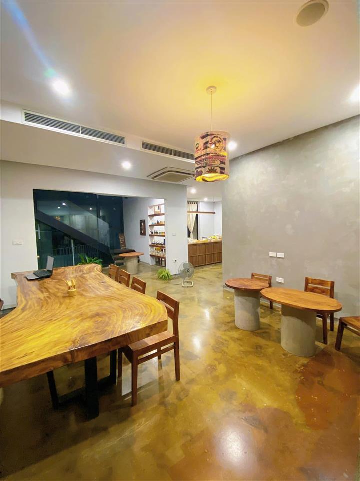 SANG NHƯỢNG QUÁN CAFE WORKSHOP HIỆN ĐẠI – VẬN HÀNH ỔN ĐỊNH Địa chỉ: Foresa 6D Tasco Xuân