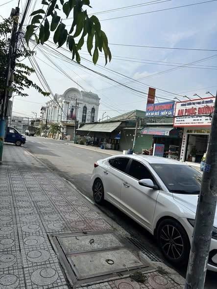 Chính chủ cần sang nhượng mặt bằng shop hoặc cho thuê nguyên căn vị trí đẹp ngay khu dân