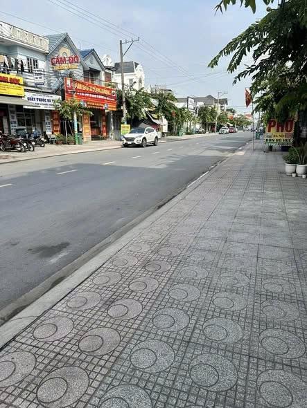Chính chủ cần sang nhượng mặt bằng shop hoặc cho thuê nguyên căn vị trí đẹp ngay khu dân