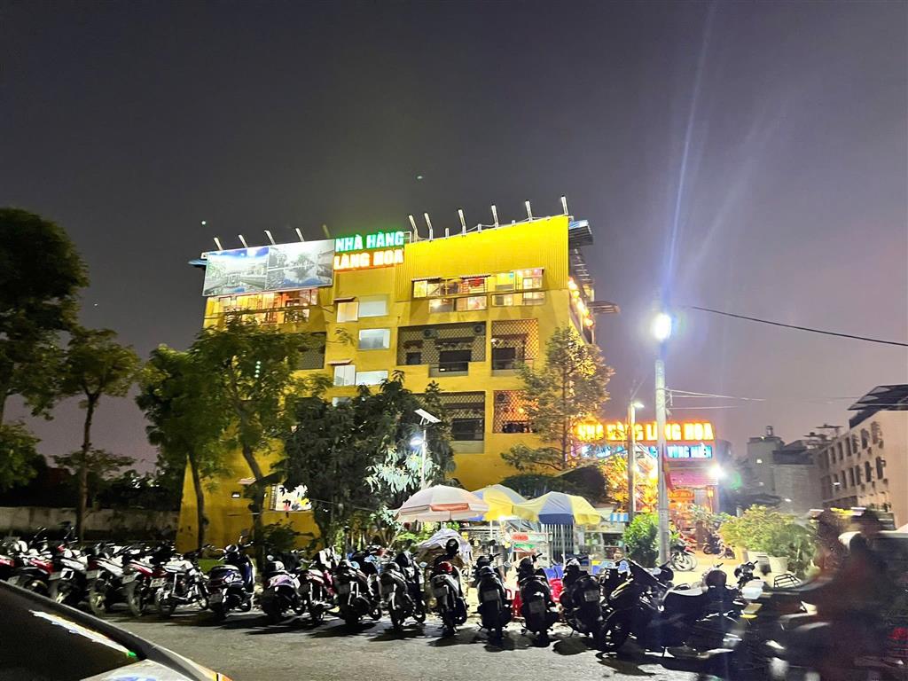 SANG NHƯỢNG GẤP NHÀ HÀNG LÀNG HOA - MẶT TIỀN BỜ KÈ GÒ VẤP (CHÍNH CHỦ, KHÔNG QUA MÔI GIỚI)