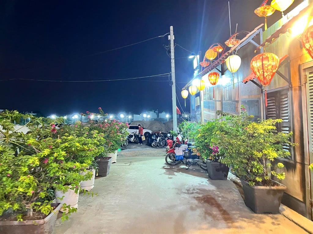 SANG NHƯỢNG GẤP NHÀ HÀNG LÀNG HOA - MẶT TIỀN BỜ KÈ GÒ VẤP (CHÍNH CHỦ, KHÔNG QUA MÔI GIỚI)